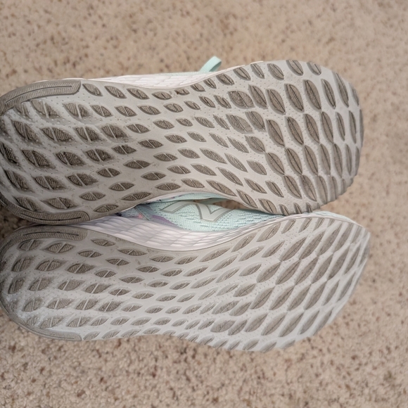 New Balance Green and Pink Sneakers - Picture 4 of 5